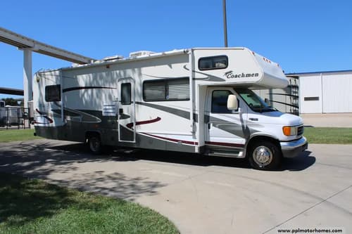 64272 - 31' 2005 Coachmen Santara 316KS w/Slide Image 1