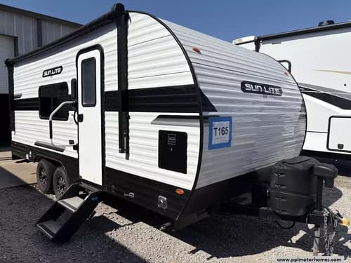 63353 - 22' 2023 Sunset Park Sun Lite Series 21TH - Toy Hauler Image 1