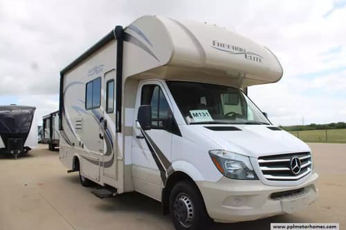 63424 - 25' 2018 Thor Freedom Elite 24FE w/Slide Image 1