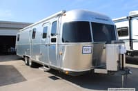 55492 - 31' 2011 Airstream Classic Limited 30 Image 1
