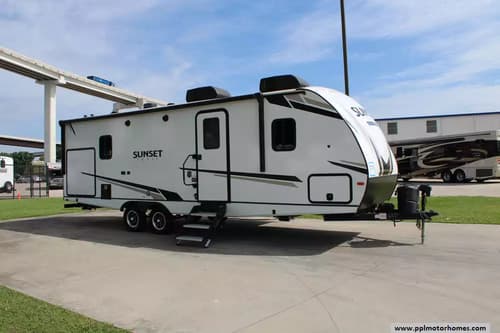 63471 - 29' 2022 Crossroads Sunset Trail 253RB w/Slide Image 1
