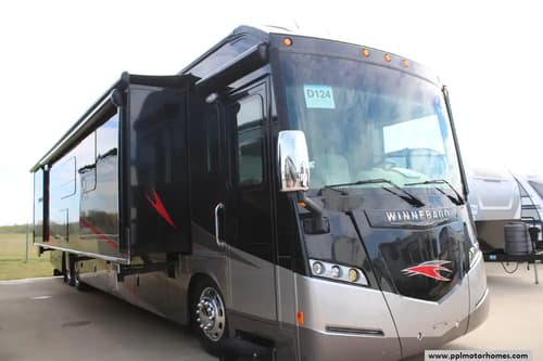 65046 - 43' 2014 Winnebago Journey 42E 400hp Cummins w/3 Slides Image 1