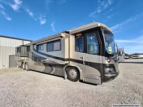 61865 - 45' 2005 Monaco Signature Series CASTLE 4 w/4 Slides Image 1