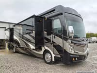 61236 - 41' 2019 Fleetwood Discovery Lxe 40D 380hp Cummins w/3 Slides Image 1