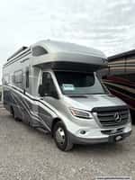 64501 - 26' 2020 Winnebago View 24J w/Slide Image 1