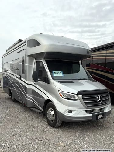 64501 - 26' 2020 Winnebago View 24J w/Slide Image 1