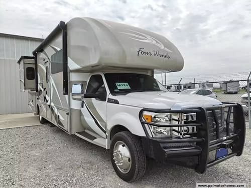 60810 - 36' 2015 Thor Four Winds 35SF w/2 Slides Image 1