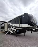 64897 - 44' 2019 Drv Mobile Suites 44 CUMBERLAND w/3 Slides & Generator Image 1