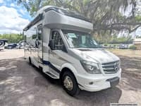 62853 - 24' 2018 Tiffin Wayfarer 24QW w/2 Slides Image 1