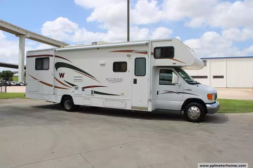 63614 - 31' 2008 Winnebago Access ACC w/Slide Image 1