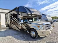 61262 - 35' 2015 Thor Four Winds 33SW SUPER C w/Slide Image 1