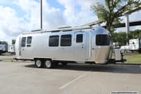 64691 - 28' 2018 Airstream International Signature 28RB QUEEN Image 1