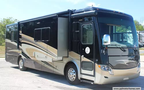 60056 - 33' 2015 Tiffin Breeze 32BR 240hp Maxxforce w/2 Slides Image 1