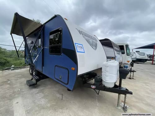 63075 - 21' 2018 Winnebago Micro Minnie 2106FBS w/Slide Image 1