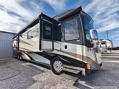 62408 - 43' 2013 Winnebago Tour 42QD 450hp Cummins w/3 Slides Image 1