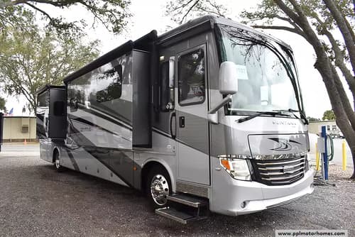 61796 - 40' 2016 Newmar Ventana 4037 360hp Cummins w/3 Slides Image 1