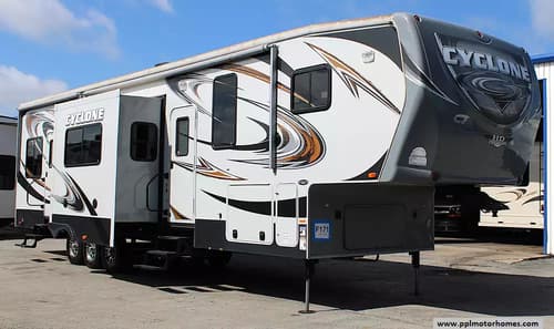 63568 - 41' 2013 Heartland Cyclone 3950 w/3 Slides & Generator  - Toy Hauler - Bunk House Image 1