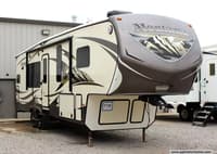 55795 - 34' 2015 Keystone Montana Mountaineer 295RKD w/2 Slides Image 1