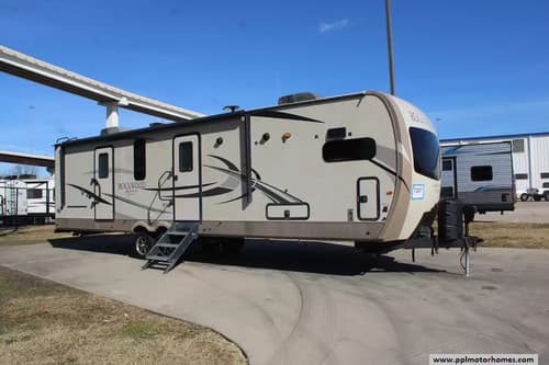62149 - 35' 2018 Forest River Rockwood Signature Ult Lite 8335BSS w/2 Slides Image 1