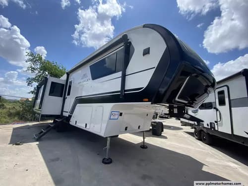 63720 - 36' 2024 Brinkley RV Model Z 3100 w/3 Slides Image 1