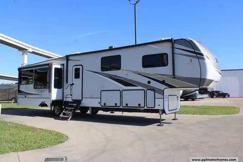 62495 - 41' 2022 Alliance RV Paradigm 390MP w/3 Slides Image 1