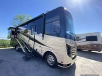 55658 - 33' 2013 Holiday Rambler Vacationer SE Series 32WBD w/2 Slides Image 1