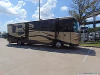 57453 - 39' 2010 Newmar Ventana 3942 350hp Cummins w/4 Slides - Bunk House Image 1