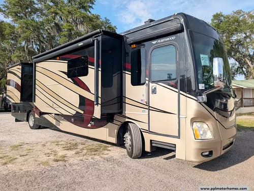 63586 - 41' 2015 Fleetwood Discovery 40E 380hp Cummins w/3 Slides Image 1