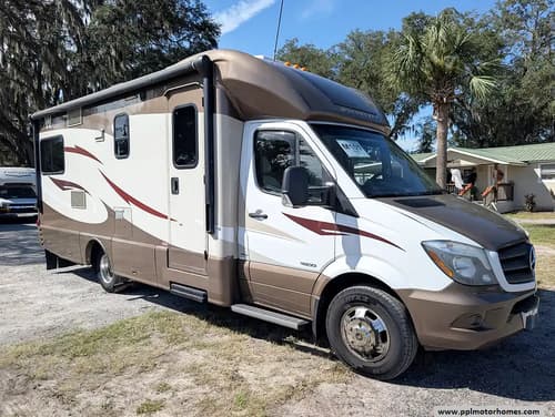64947 - 25' 2015 Winnebago View 24G w/2 Slides Image 1