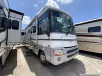 60144 - 33' 2003 Itasca Suncruiser 33V w/2 Slides Image 1