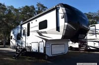 61879 - 33' 2021 Keystone Avalanche 295RK w/2 Slides Image 1