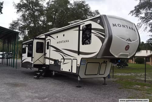 60909 - 40' 2017 Keystone Montana 3721RL w/3 Slides Image 1