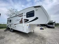 55520 - 28' 2010 Keystone Cougar 276RLS w/Slide Image 1