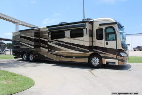 63651 - 39' 2014 Fleetwood American Revolution 38S 400hp Cummins w/3 Slides Image 1