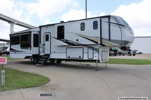 63531 - 40' 2021 Alliance RV Paradigm 370FB w/4 Slides & Generator Image 1