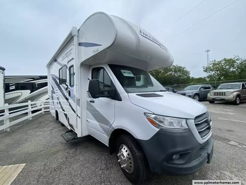 63635 - 25' 2021 Thor Freedom Elite 24FE w/Slide Image 1