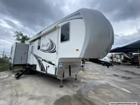 60148 - 36' 2019 Northwood Arctic Fox 325M w/3 Slides & Generator Image 1
