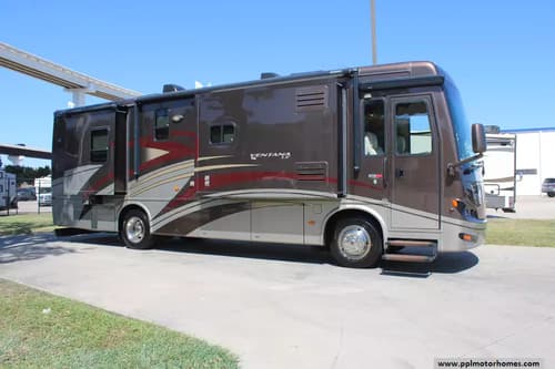 61078 - 35' 2014 Newmar Ventana Le 3433 340hp Cummins w/4 Slides Image 1