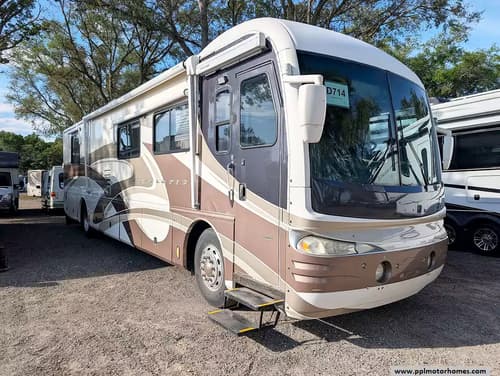 63008 - 40' 2002 Fleetwood Revolution 40C 330hp Cummins w/2 Slides Image 1
