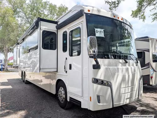 63279 - 43' 2019 Winnebago Horizon Series 42Q 450hp Cummins w/3 Slides Image 1