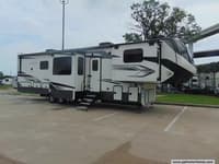 56444 - 41' 2022 Keystone Alpine 3700FL w/5 Slides Image 1