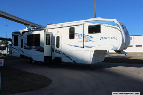 61535 - 39' 2011 Keystone Raptor RAP w/3 Slides - Toy Hauler Image 1