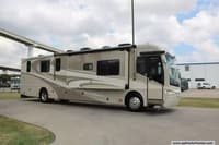 61117 - 41' 2007 Fleetwood Revolution Le 40E 400hp Caterpillar w/3 Slides Image 1