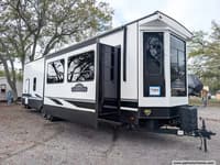 62526 - 41' 2023 Keystone Crossroads HAMPTON 370FDL w/3 Slides Image 1