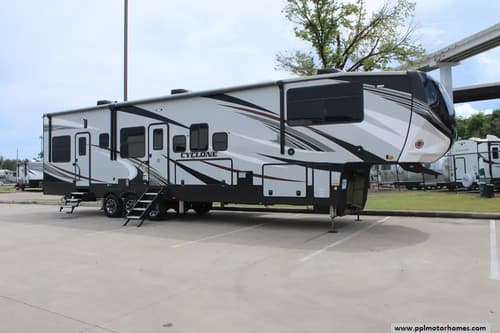 64690 - 43' 2020 Heartland Cyclone Toy Hauler 4007 w/2 Slides & Generator  - Toy Hauler Image 1