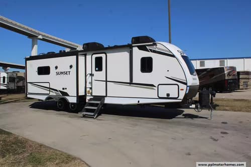 62080 - 32' 2023 Crossroads Sunset Trail Super Lite 285CK w/Slide Image 1