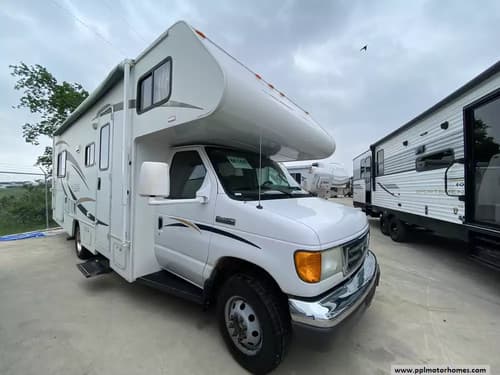 63016 - 27' 2007 Winnebago Access 26A w/Slide Image 1