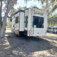 59593 - 31' 2015 Keystone Alpine 3100RL w/3 Slides Image 1