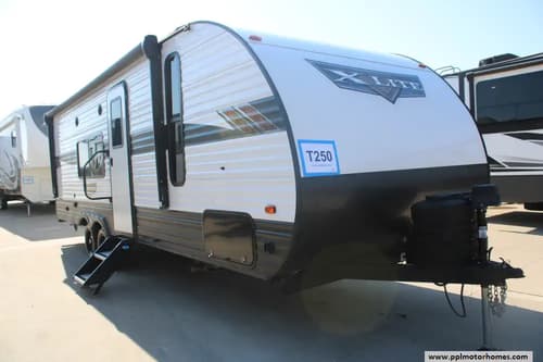 64523 - 28' 2023 Forest River Wildwood X-Lite 261BHXL - Bunk House Image 1