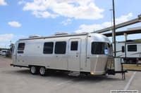 53809 - 28' 2018 Airstream Flying Cloud 28RB TWIN Image 1